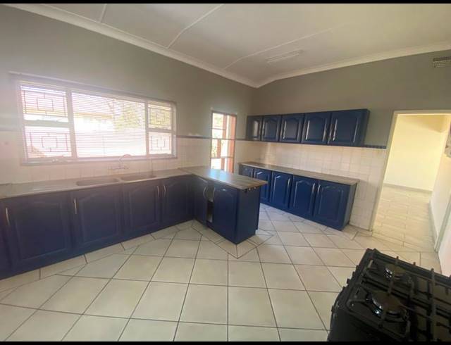 3 BEDROOM HOUSE FOR SALE IN CLUBVILLE